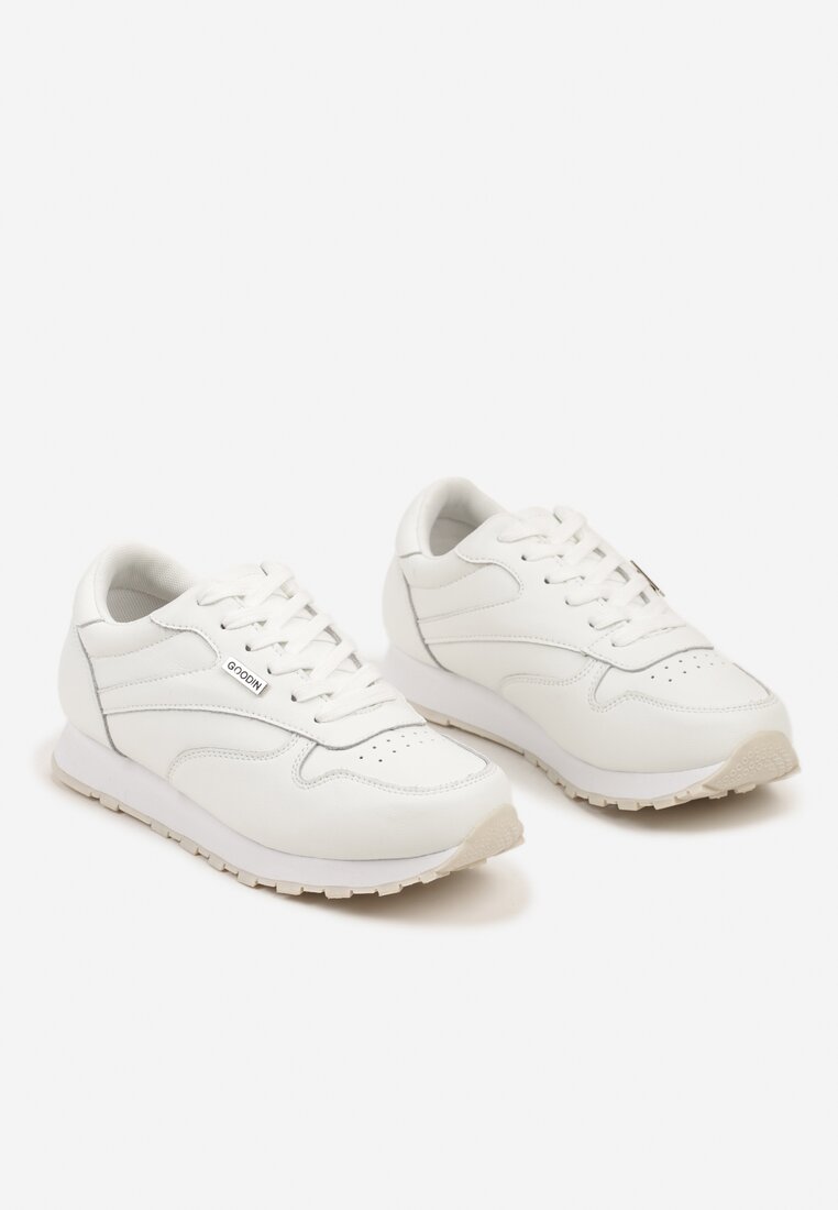 Białe Sneakersy na Płaskiej Podeszwie z Naturalnej Skóry z Perforacją Miviia
