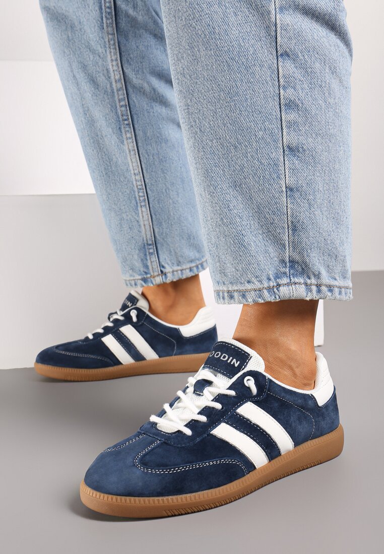 Granatowe Sneakersy ze Skóry Naturalnej na Płaskiej Podeszwie Wykończone Paskami Navinda