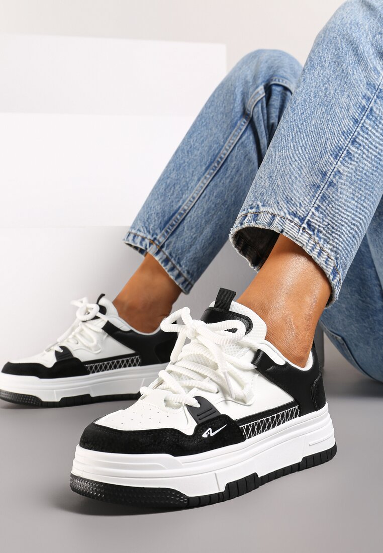 Czarne Sneakersy na Płaskiej Podeszwie Ozdobione Tłoczeniem Mlimara