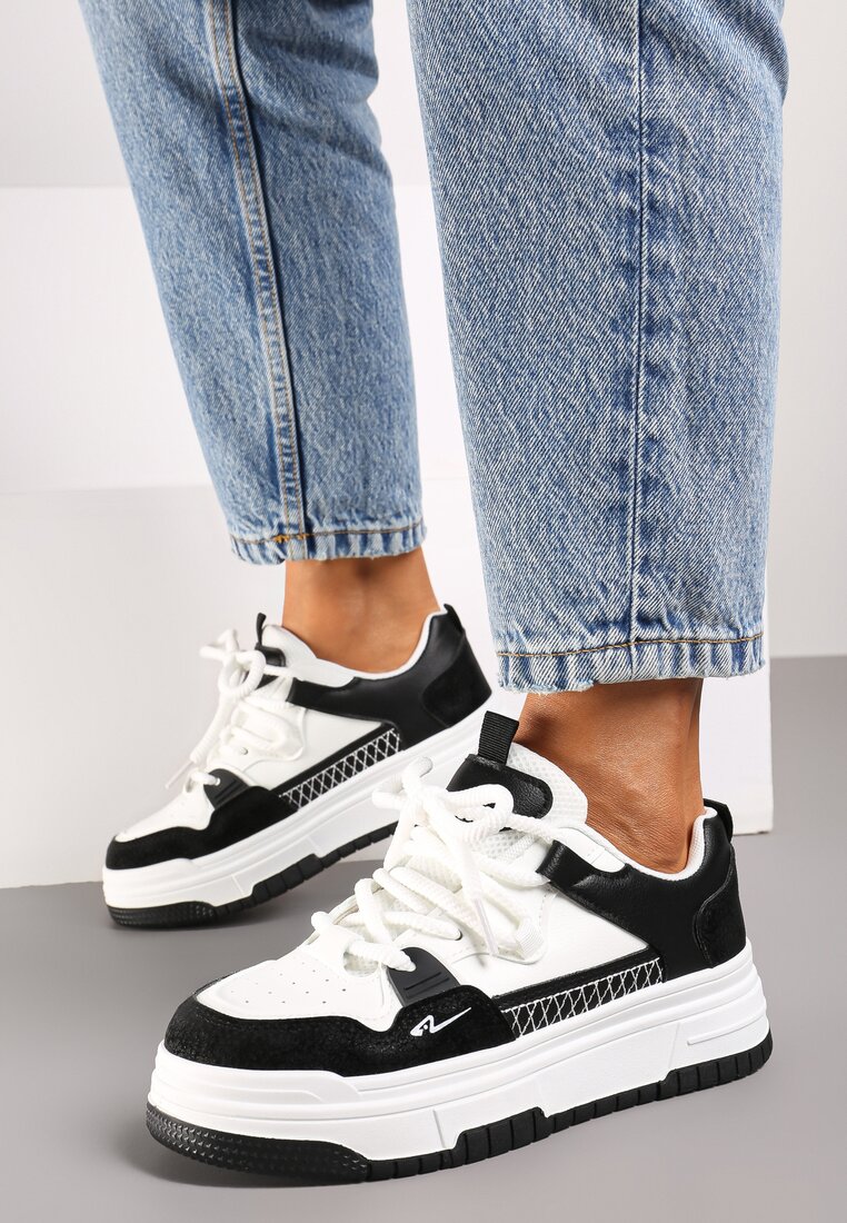 Czarne Sneakersy na Płaskiej Podeszwie Ozdobione Tłoczeniem Mlimara