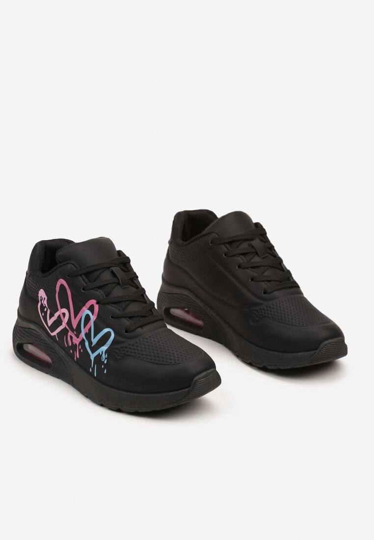 Czarne Sneakersy na Płaskiej Podeszwie z Motywem Serc Navalina