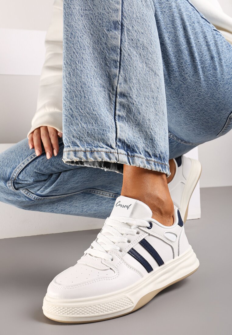 Biało-Niebieskie Płaskie Sneakersy Wykończone Paskami Walleria