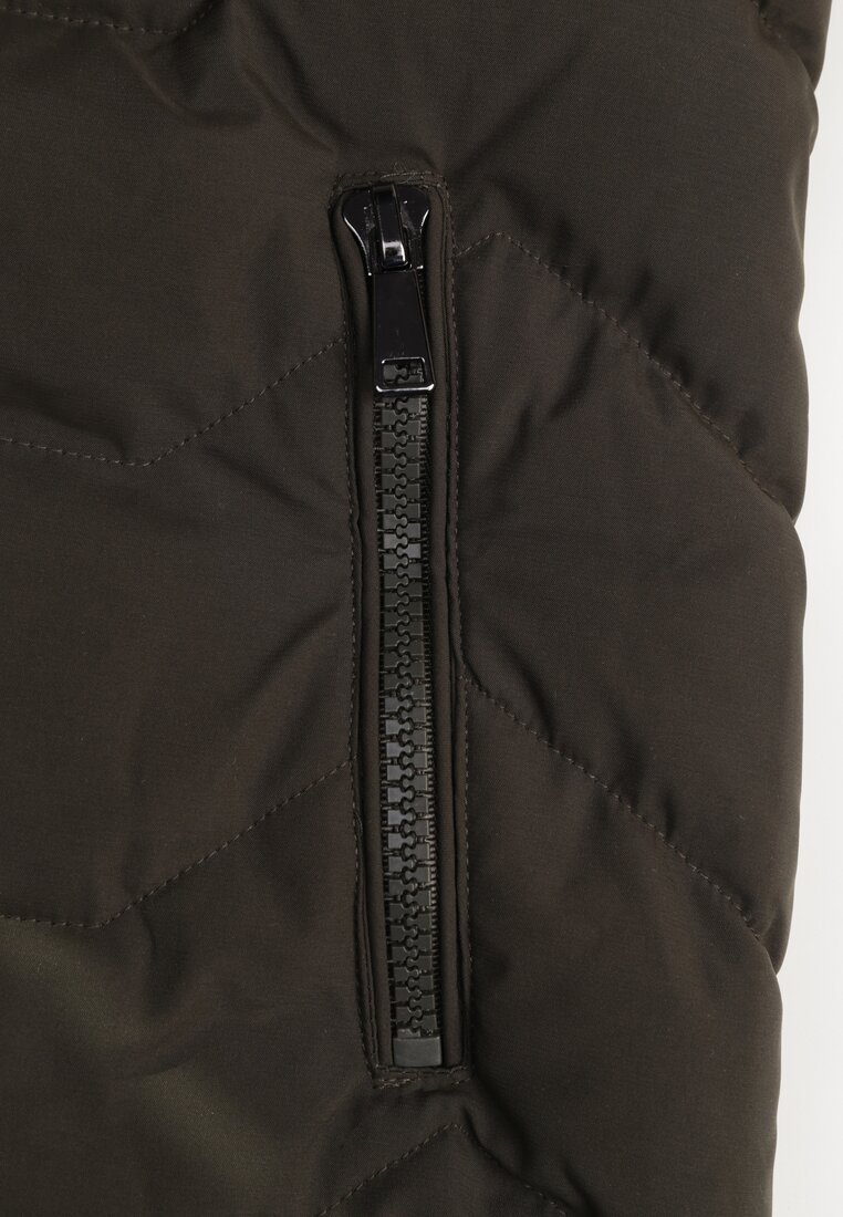 Ciemnozielona Kamizelka Pikowana Zapinana na Suwak Ozdobiona Kapturem i Sznurkami Finaria