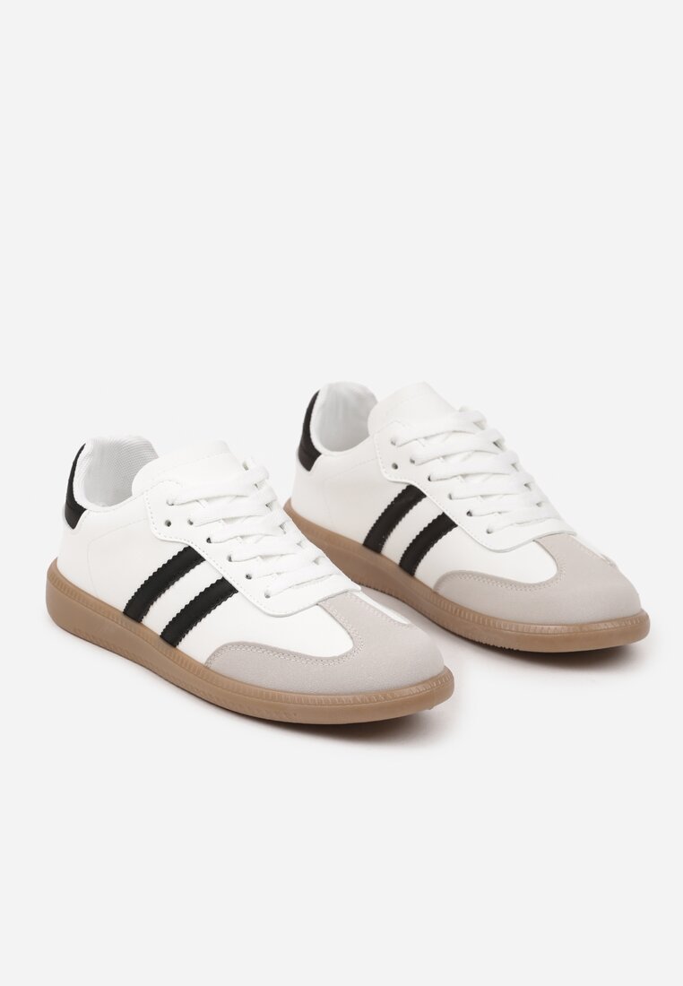 Biało-Czarne Casualowe Sneakersy na Płaskiej Podeszwie z Paskami Jereria