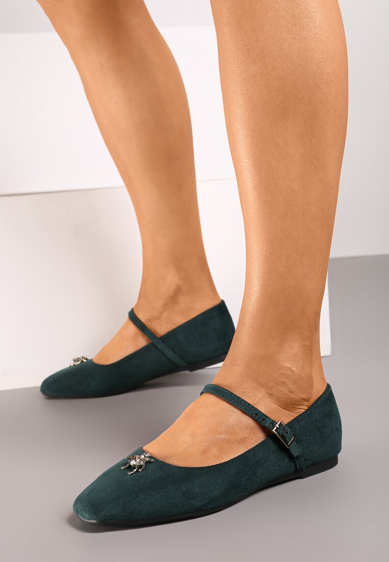 Zielone Balerinki na Płaskiej Podeszwie Wykończone z Przodu Metaliczną Aplikacją Eviane
