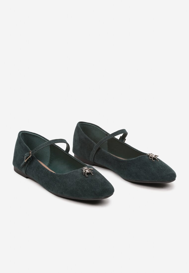 Zielone Balerinki na Płaskiej Podeszwie Wykończone z Przodu Metaliczną Aplikacją Eviane