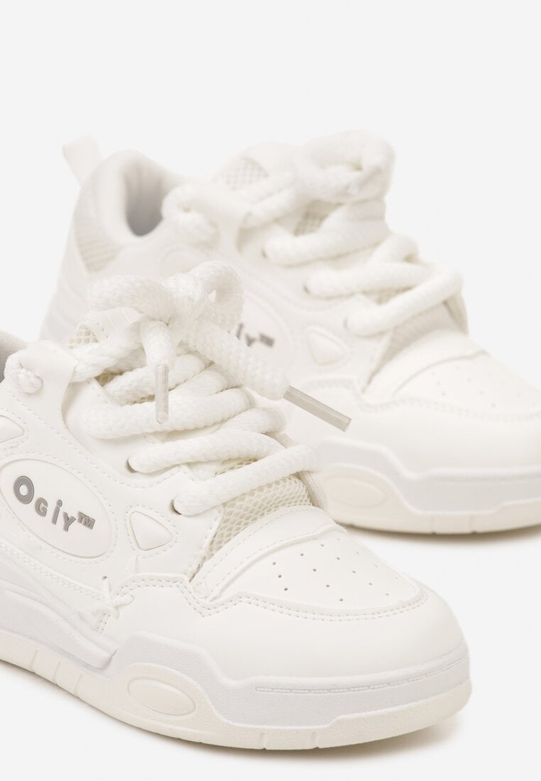 Białe Sneakersy na Płaskiej Podeszwie Ozdobione Szerokimi Sznurówkami Veniefra