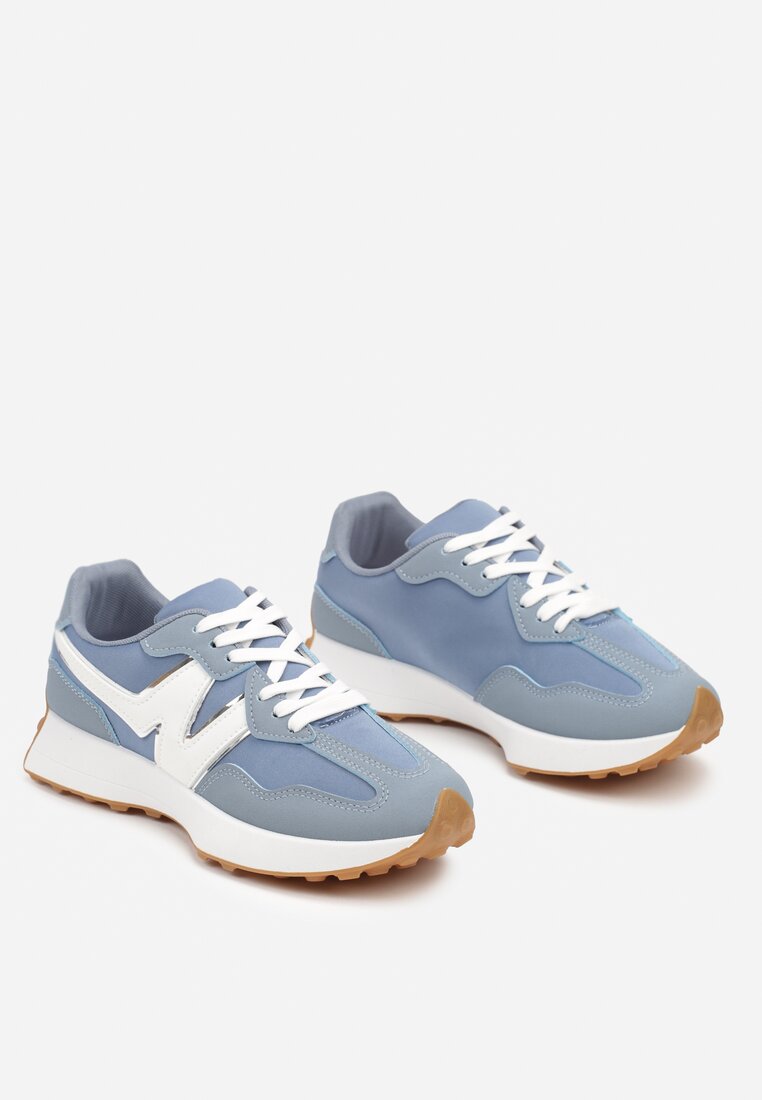 Jasnoniebieskie Sneakersy z Ozdobną Naszywką i Wypukłym Bieżnikiem Irittas