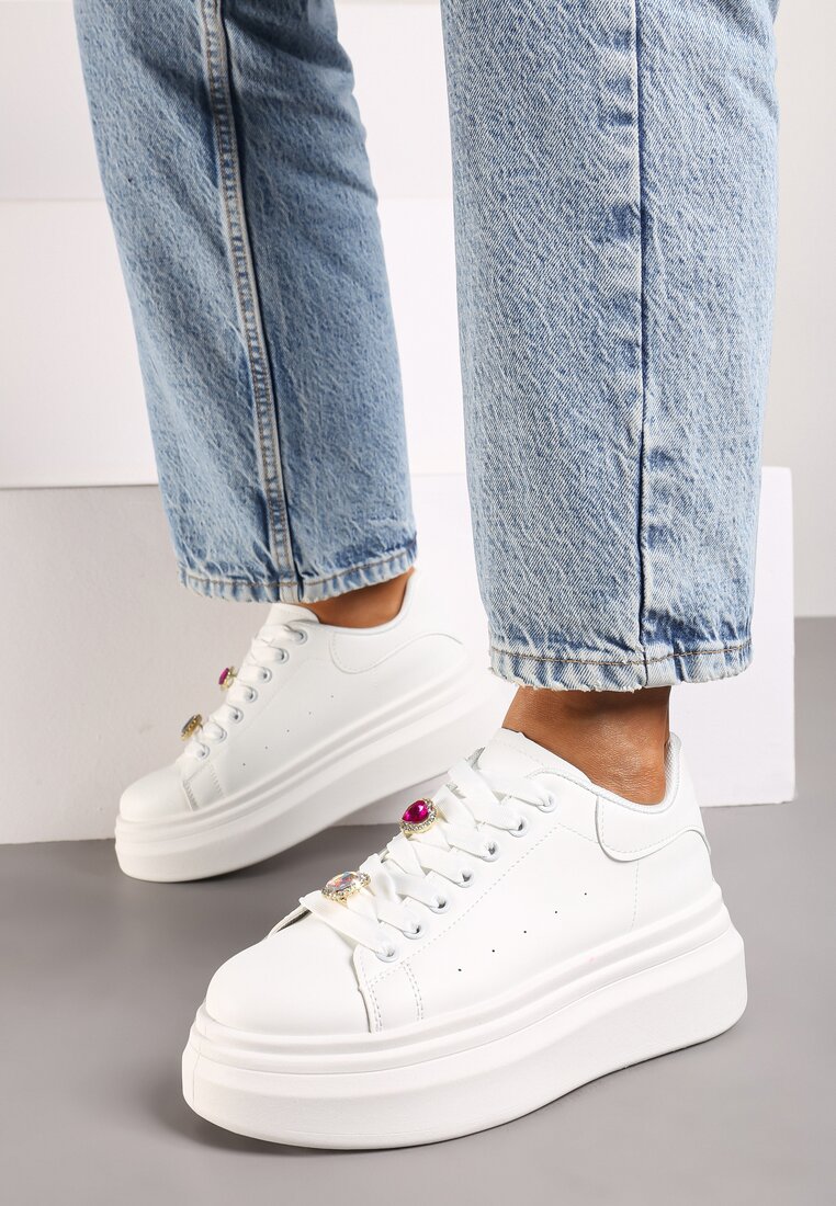 Białe Sneakersy na Platformie z Aplikacjami na Sznurówkach Neveahra