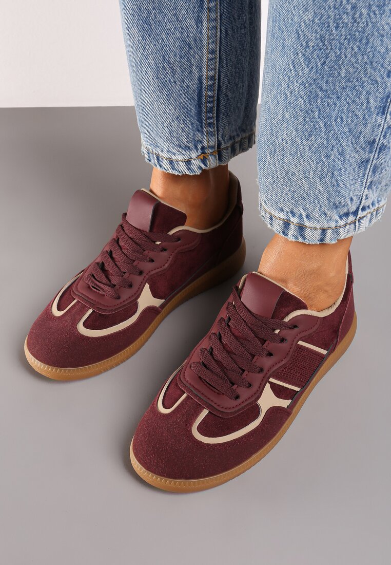 Bordowe Sneakersy na Niskiej Platformie z Ozdobnymi Przeszyciami Nevetara