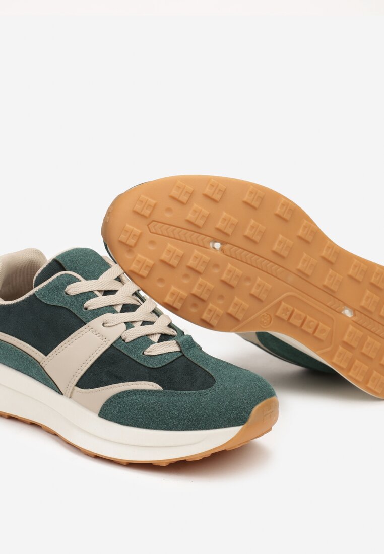 Zielone Sneakersy na Płaskiej Podeszwie Ozdobione Geometrycznym Motywem Neveirae