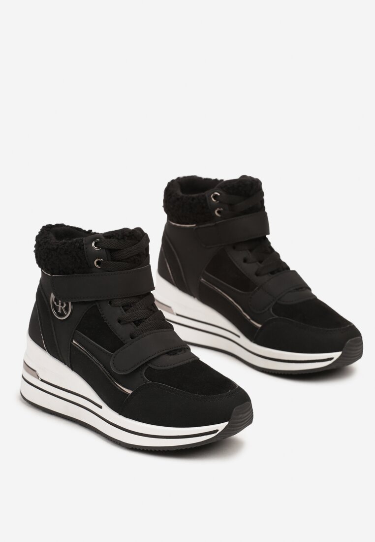 Czarne Sneakersy na Koturnie z Metalicznymi Wstawkami i Sztucznym Futerkiem Lerilanes