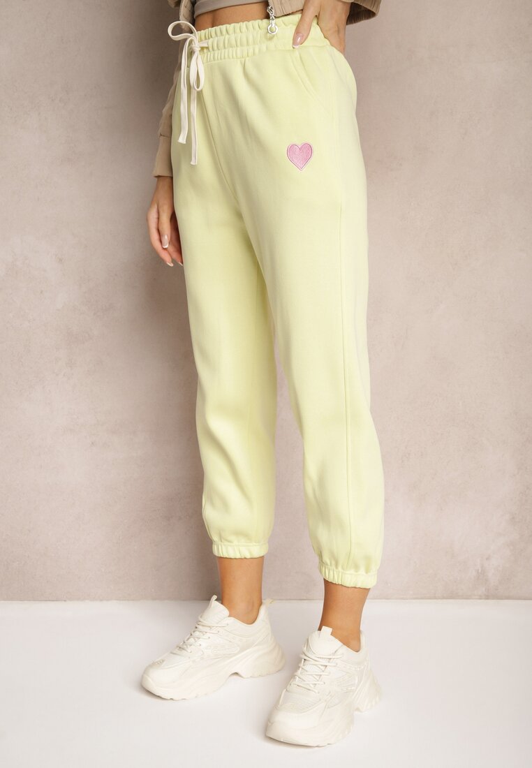 Jasnożółte Spodnie High Waist Dresowe Bawełniane ze Sznurkiem w Pasie i Małą Naszywką Lerianns