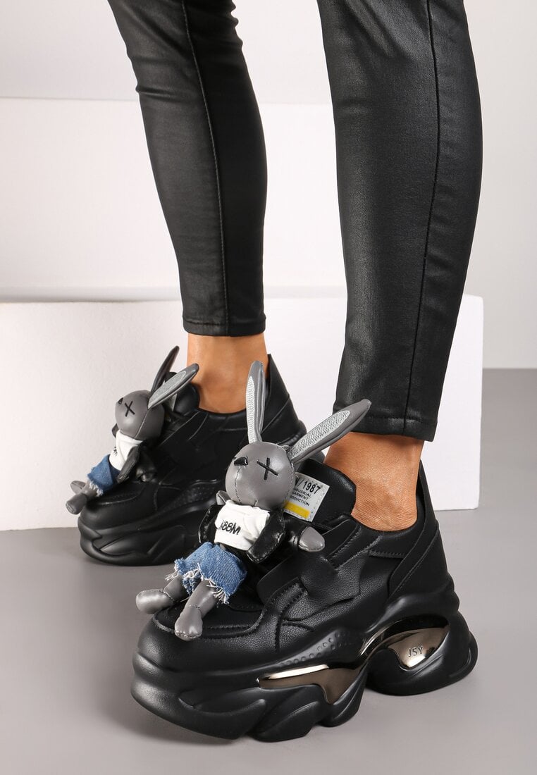 Czarne Sneakersy na Platformie z Odczepianym Królikiem i Metalicznymi Paskami Heslinne