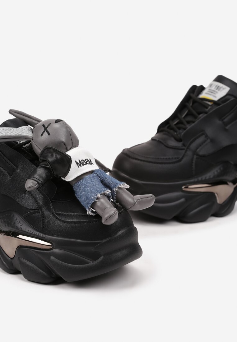 Czarne Sneakersy na Platformie z Odczepianym Królikiem i Metalicznymi Paskami Heslinne