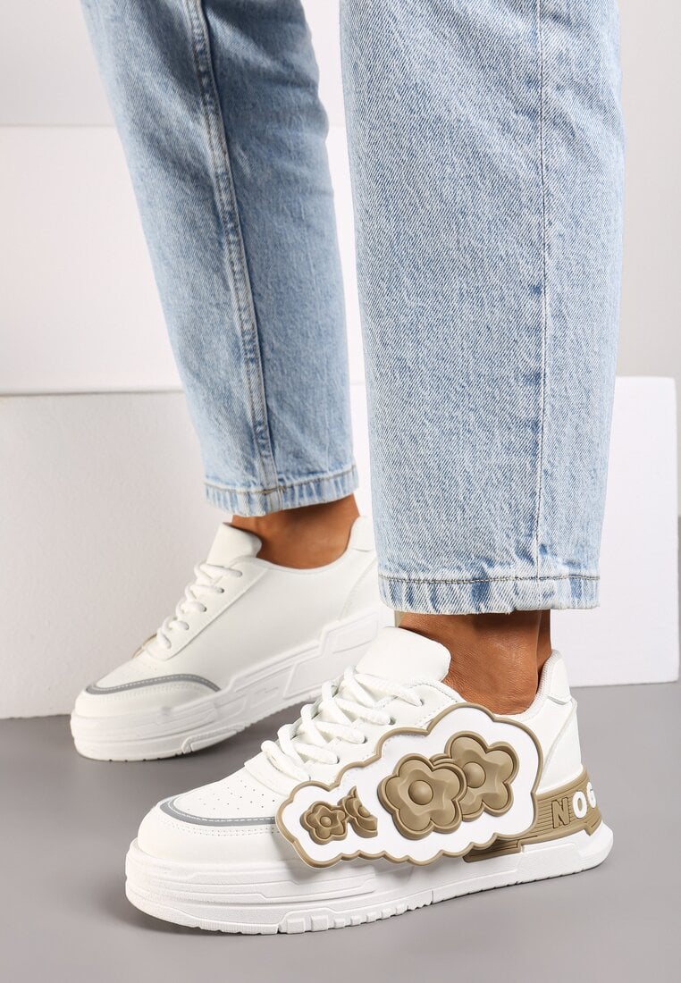 Biało-Beżowe Sneakersy na Niskiej Platformie z Ozdobnymi Kwiatkami na Boku Benavilla