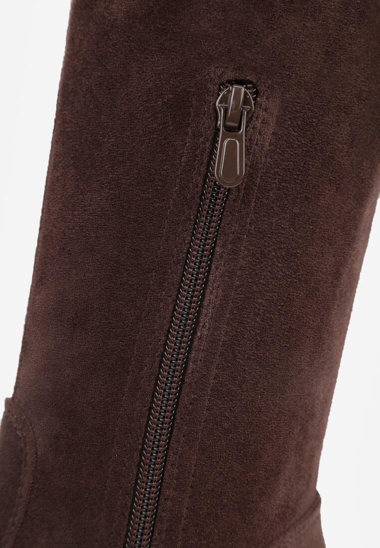 Brązowe Długie Kozaki z Elastyczną Cholewką na Grubej Tłoczonej Podeszwie Hantrine