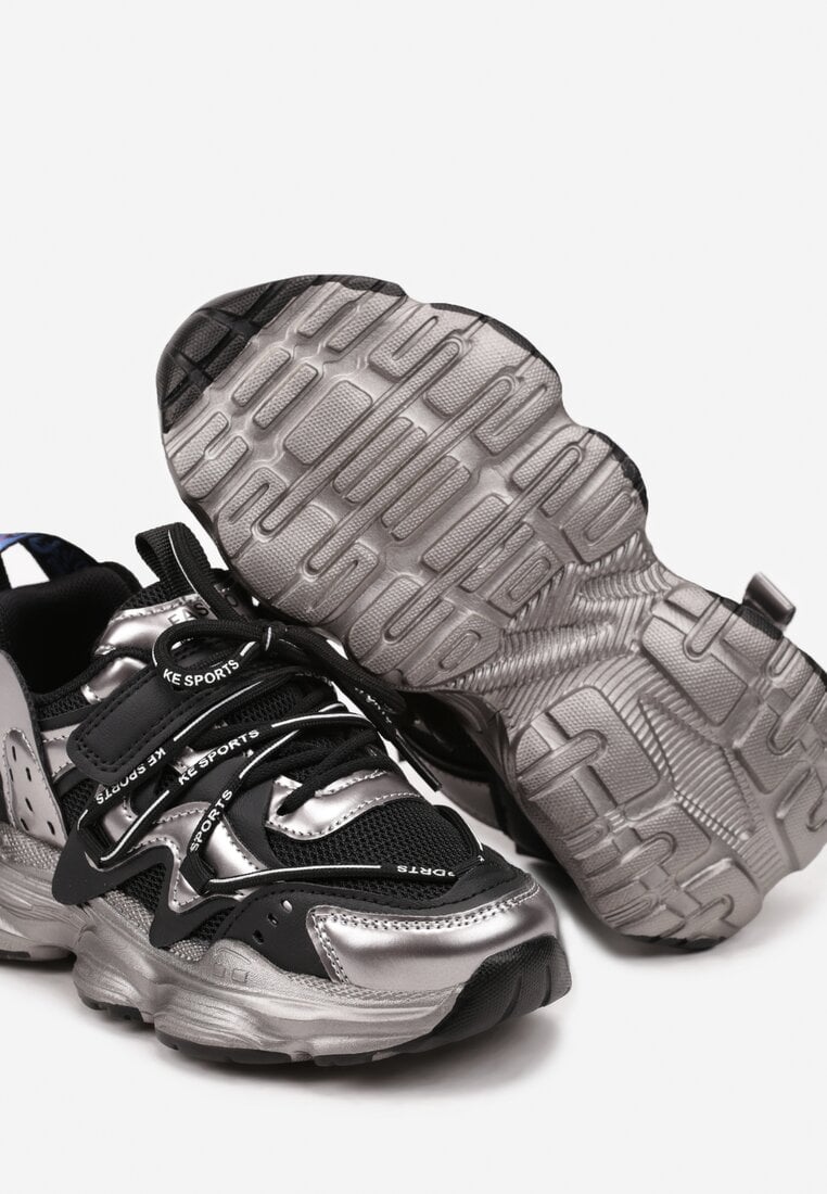 Czarne Buty Sportowe na Rzep z Metalicznymi Wstawkami na Grubej Podeszwie Lessiana
