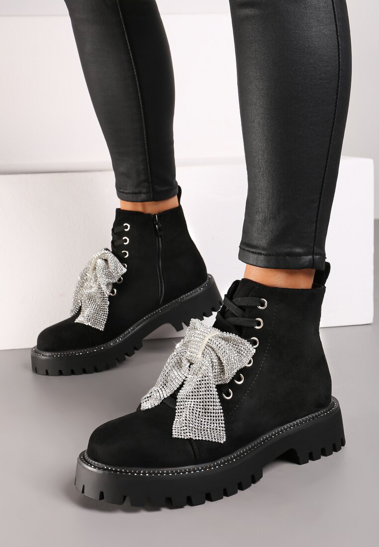 Botine Naonira Negre