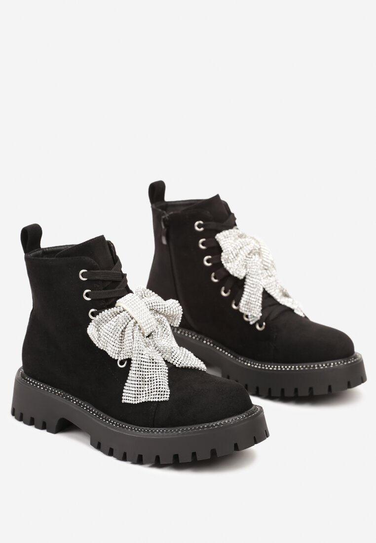 Botine Naonira Negre