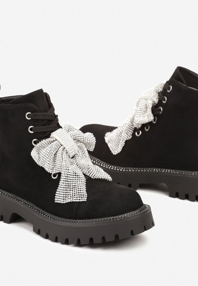 Botine Naonira Negre