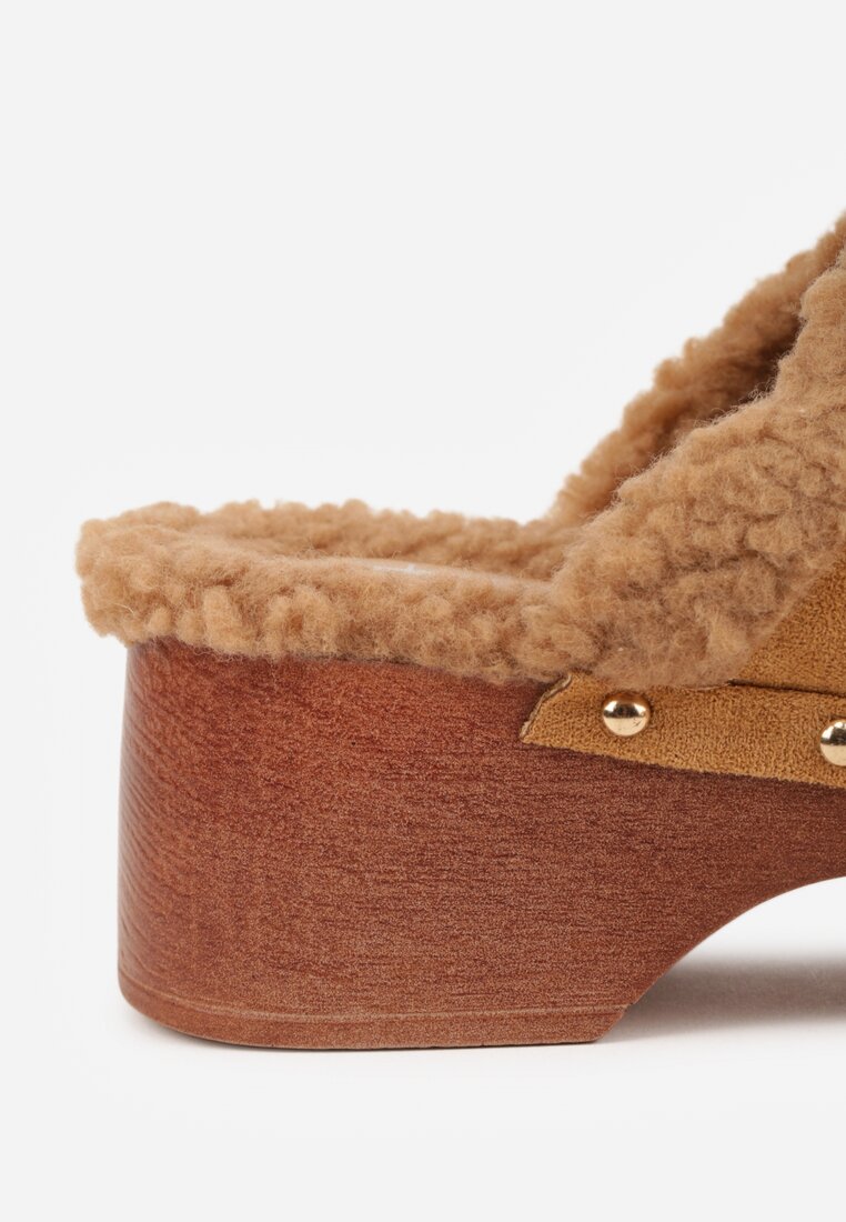 Brązowe Futerkowe Klapki Mule na Platformie Ozdobione Ćwiekami Crelina