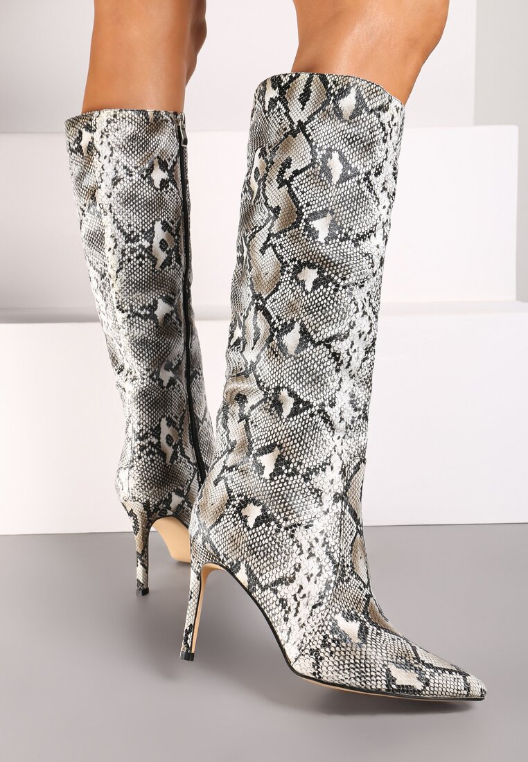 Czarne Kozaki w Wężowy Wzór na Obcasie Typu Szpilka z Delikatnie Marszczoną Cholewką Tairis