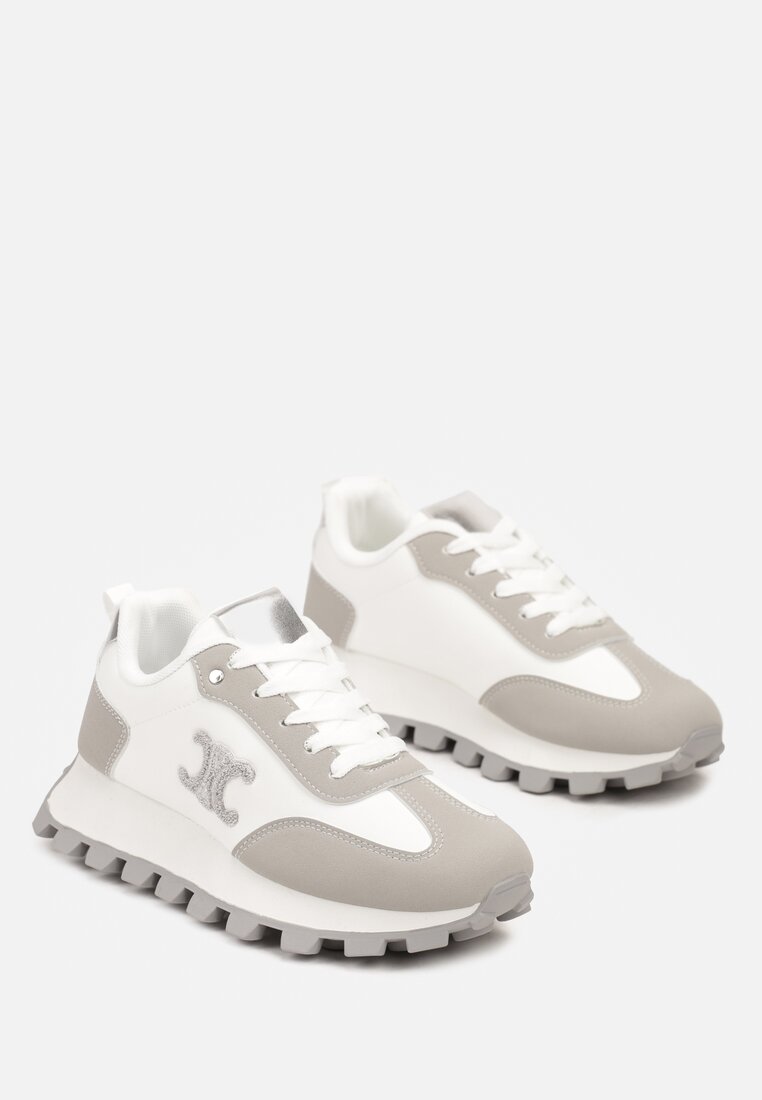 Białe Sznurowane Sneakersy na Płaskiej Podeszwie Ozdobione Metalicznymi Aplikacjami Zetissa