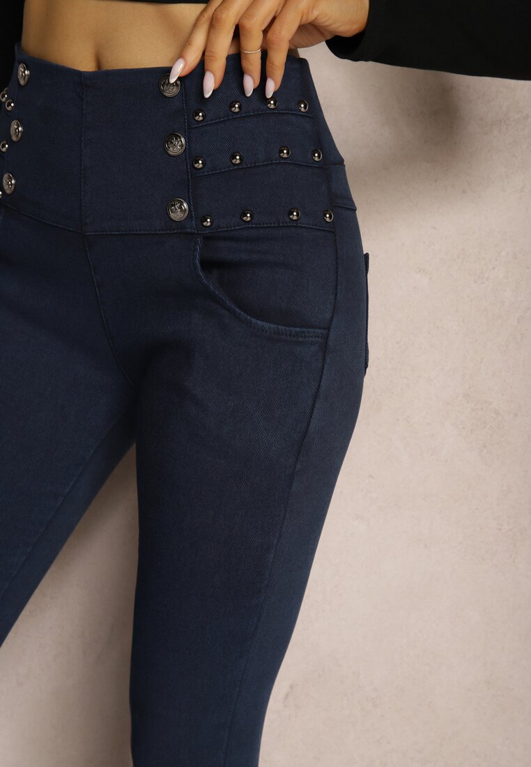 Granatowe Spodnie Skinny High Waist z Gumką w Talii Nitami i Ozdobnymi Guzikami Ciandora