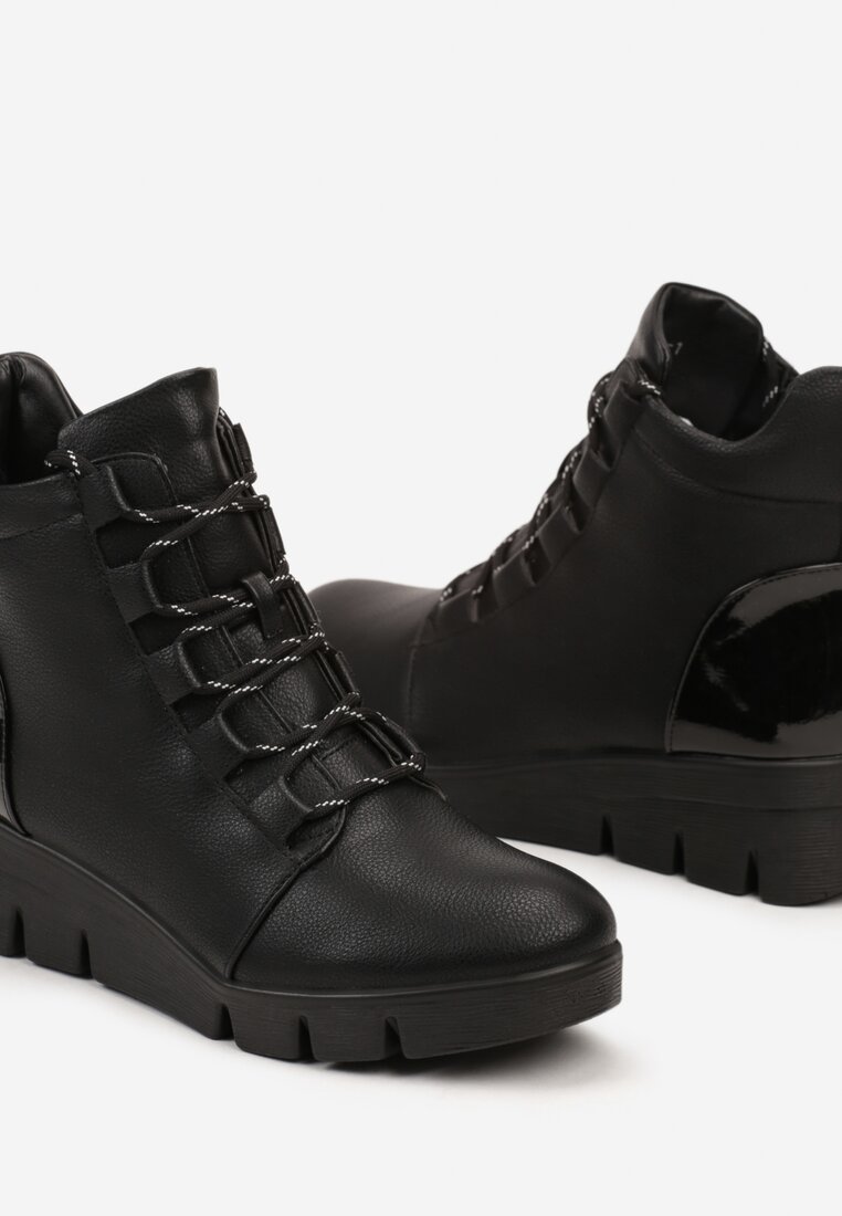 Czarne Botki na Koturnie o Fasonie Sneakersów z Łączonych Materiałów Lireliana