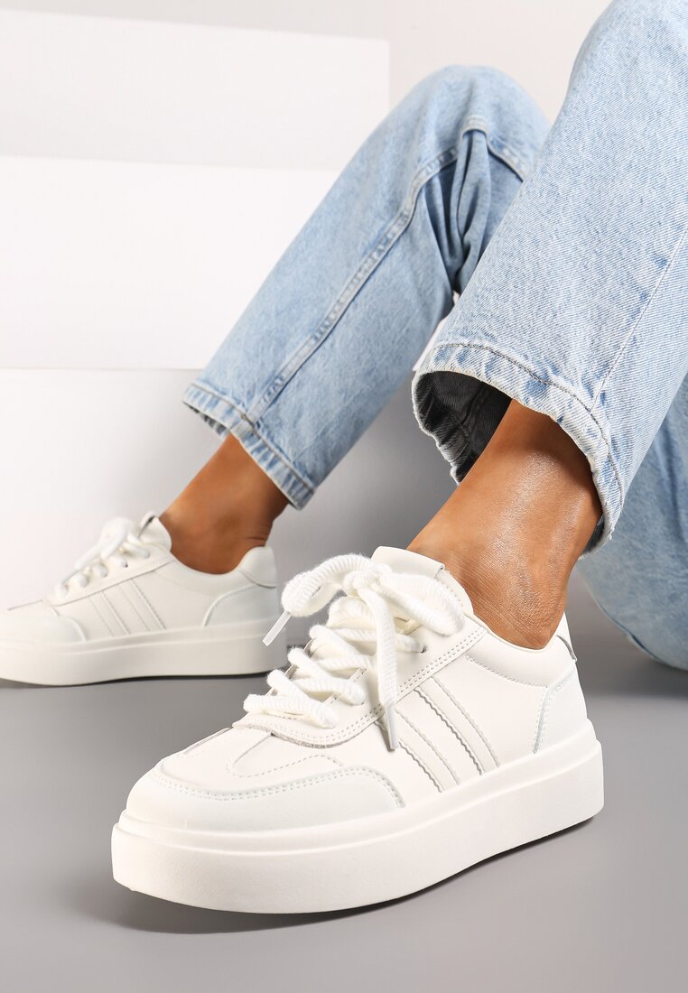 Białe Sznurowane Sneakersy na Platformie Ozdobione Paskami Tialise