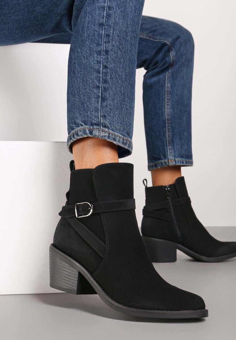 Czarne Botki na Stożku w Stylu Kowbojek Ozdobione Klarma i Paskiem Linavia