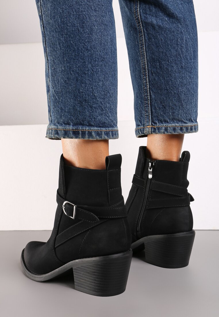 Czarne Botki na Stożku w Stylu Kowbojek Ozdobione Klarma i Paskiem Linavia