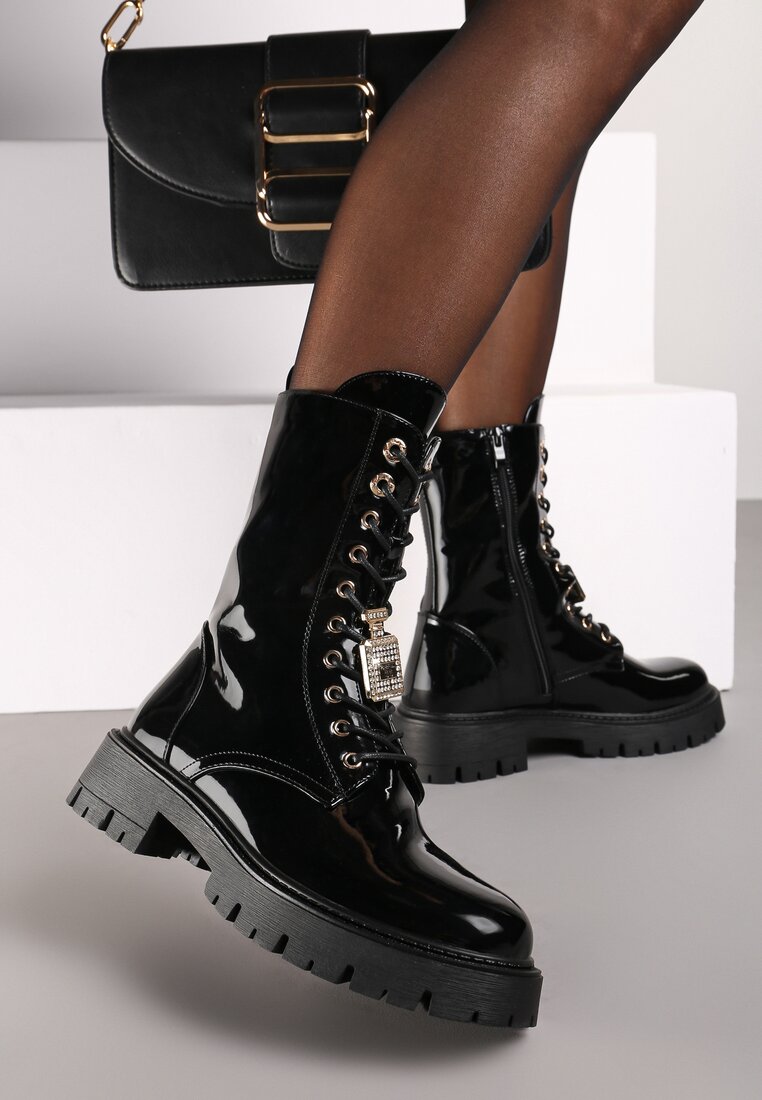Czarne Botki Workery na Grubej Podeszwie Ozdobione Lakierowanym Połyskiem i Cyrkoniami Deloriana