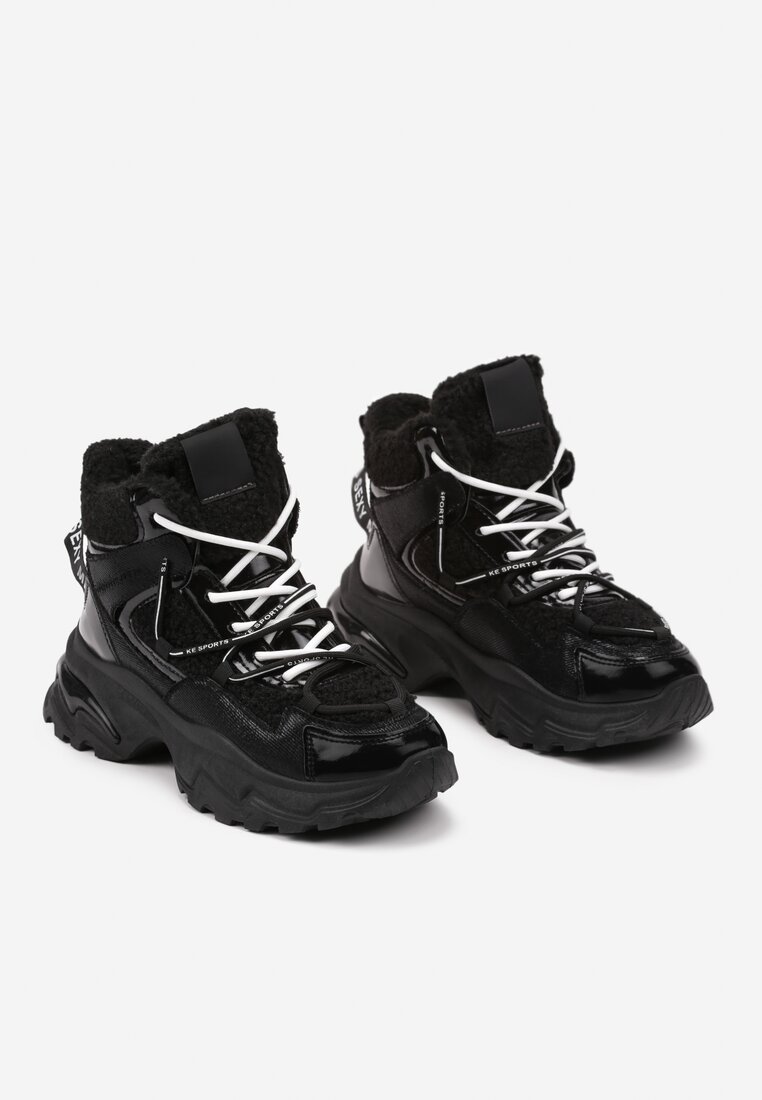 Czarne Sneakersy na Platformie Ozdobione Metaliczną Nicią i Futerkiem Volattia
