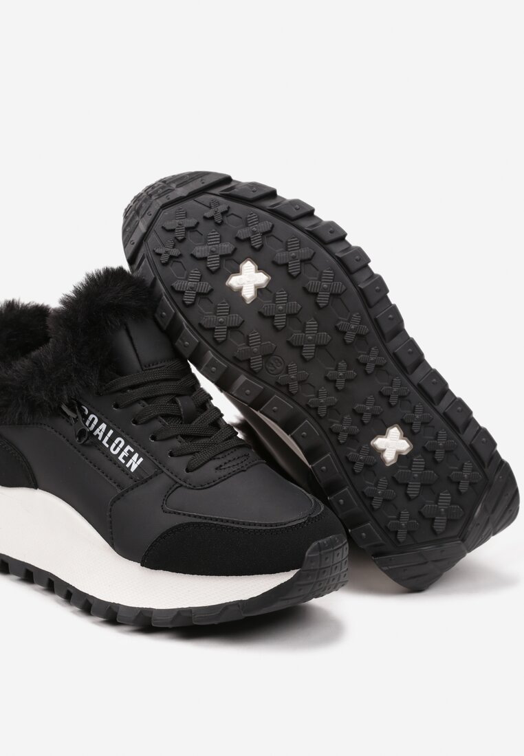 Czarne Sneakersy na Platformie z Napisem Sznurowaniem i Futerkiem Vazina