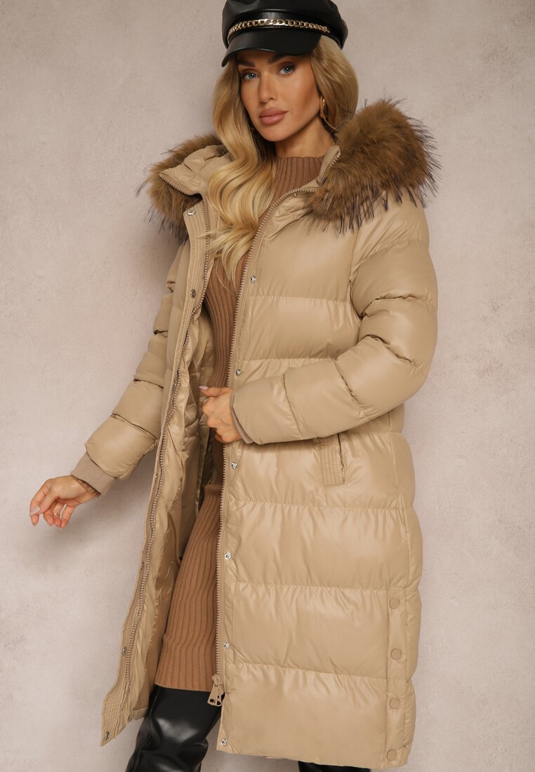 Beżowa Kurtka Pikowana o Długim Kroju z Kapturem Wiązana w Pasie z Odpinanym Futerkiem Phorira