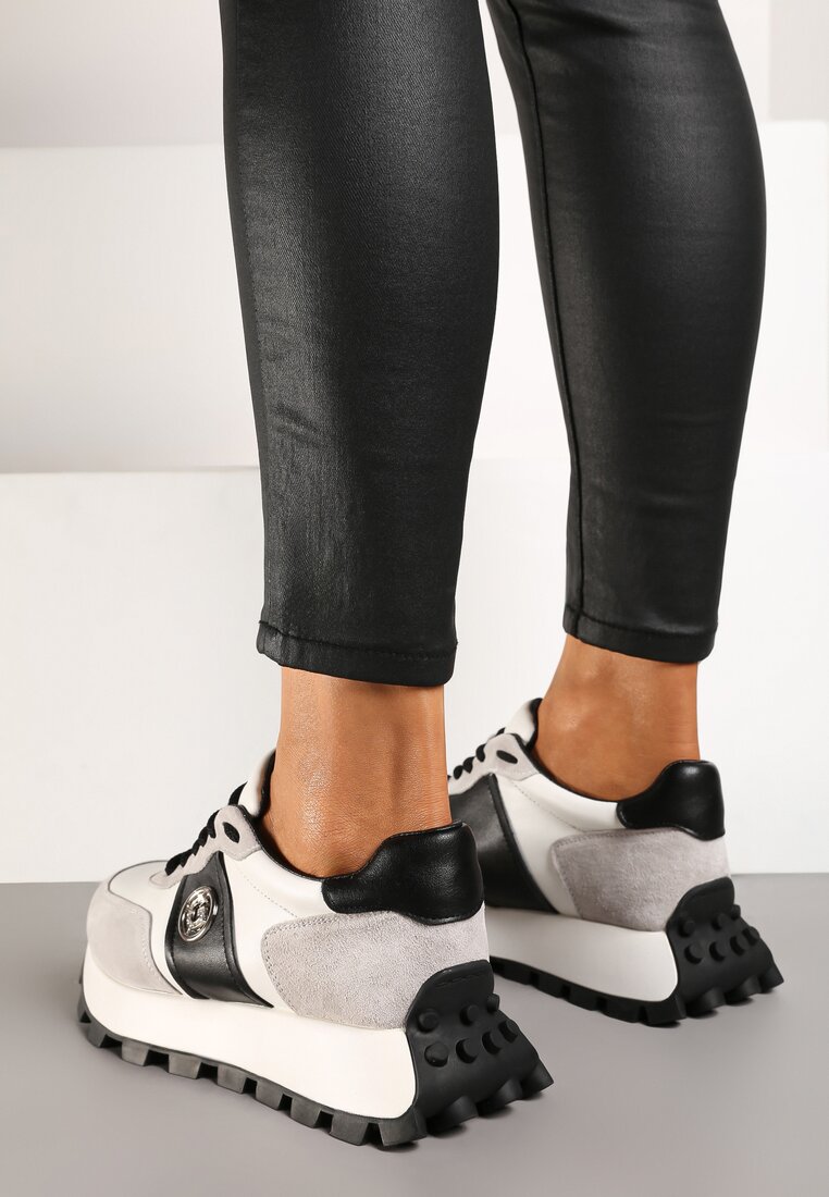 Szaro-Czarne Sneakersy na Platformie ze Skóry Naturalnej Ozdobione Metaliczną Aplikacją Realith