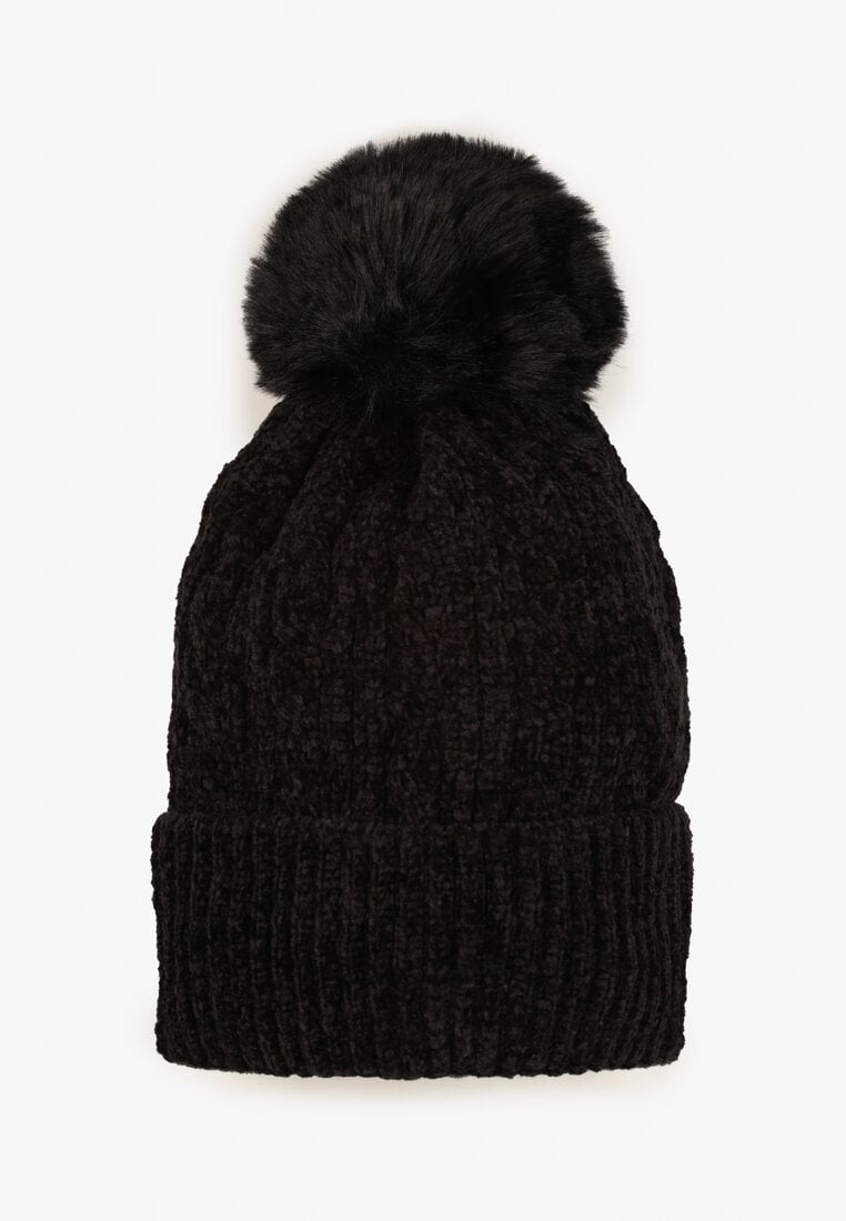 Czarna Czapka w Ozdobny Warkoczowy Splot z Pomponem Emmilae