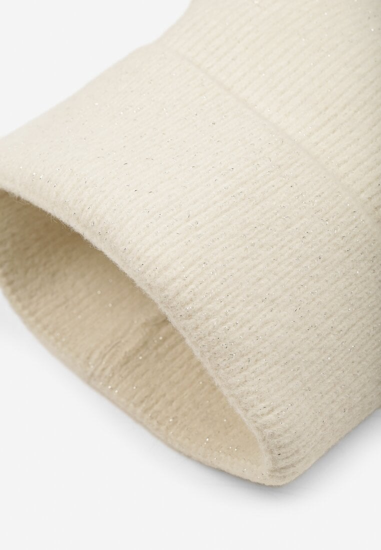 Jasnobeżowa Czapka z Metaliczną Nicią i Wywinięciem Temivra