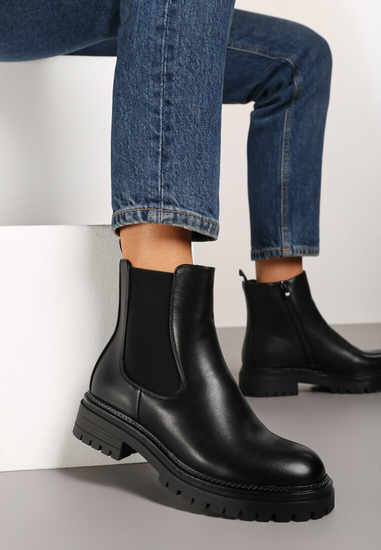 Botine Nelathil Negre