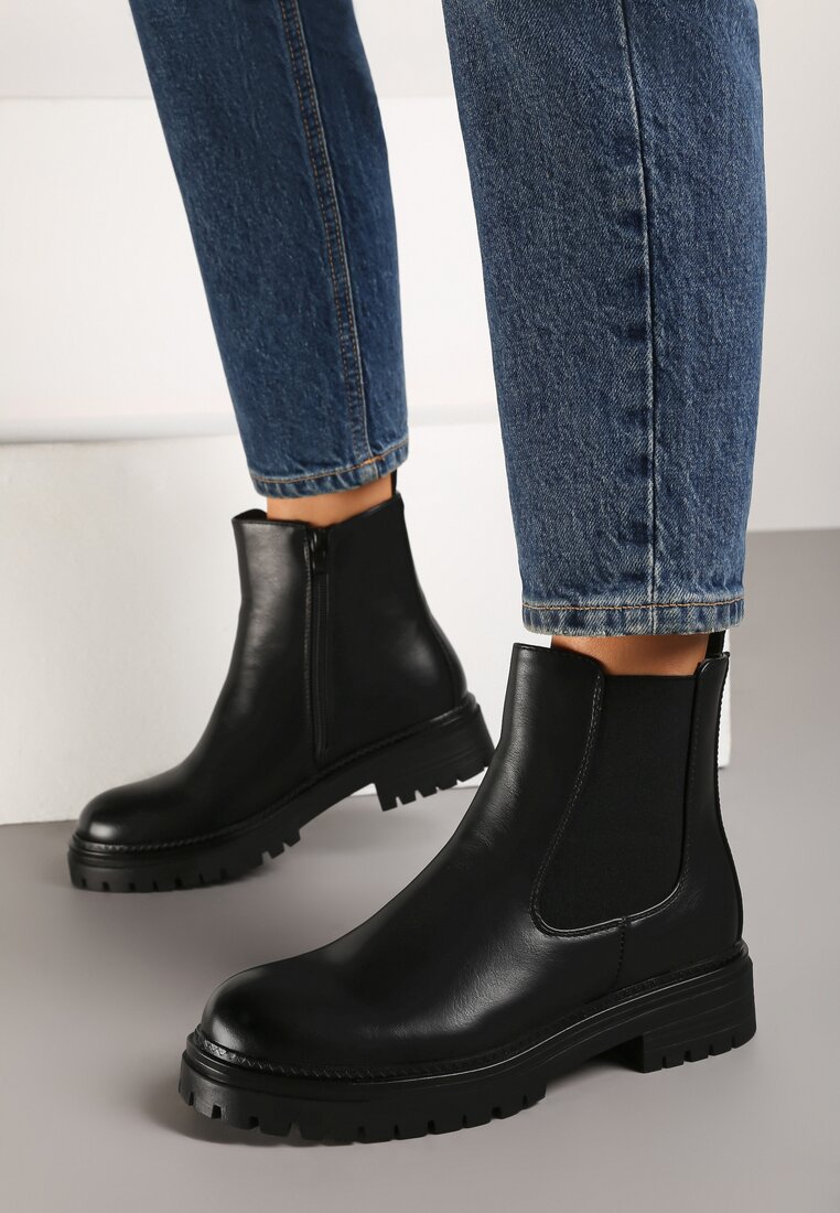 Botine Nelathil Negre