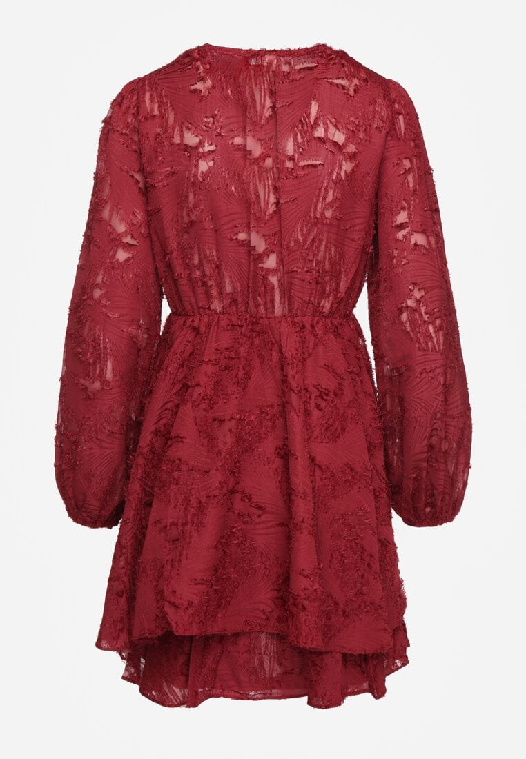 Bordowa Sukienka Koktajlowa z Modnym Marszczeniem i Nitkami Gorena