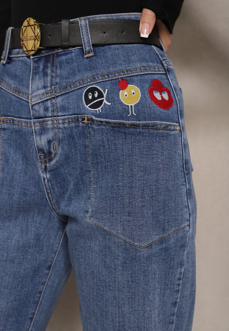 Niebieskie Jeansy Boyfriend High Waist Zdobione Naszywkami i Dodatkowym Paskiem Lyrila