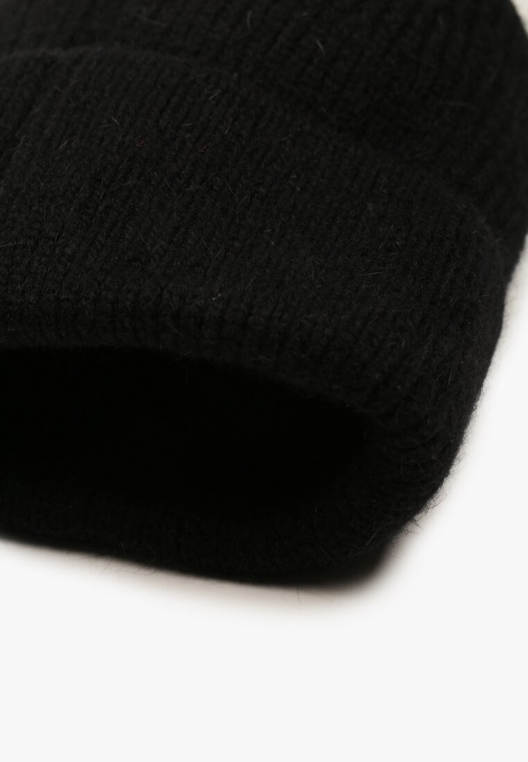 Czarna Czapka Beanie z Dodatkiem Angory i Metaliczną Aplikacją Delathor