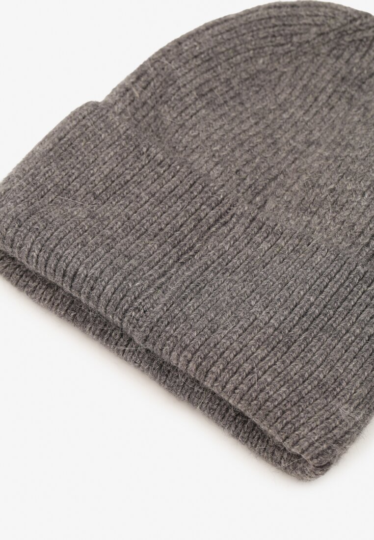 Szara Czapka Beanie z Dodatkiem Angory i Metaliczną Aplikacją Delathor