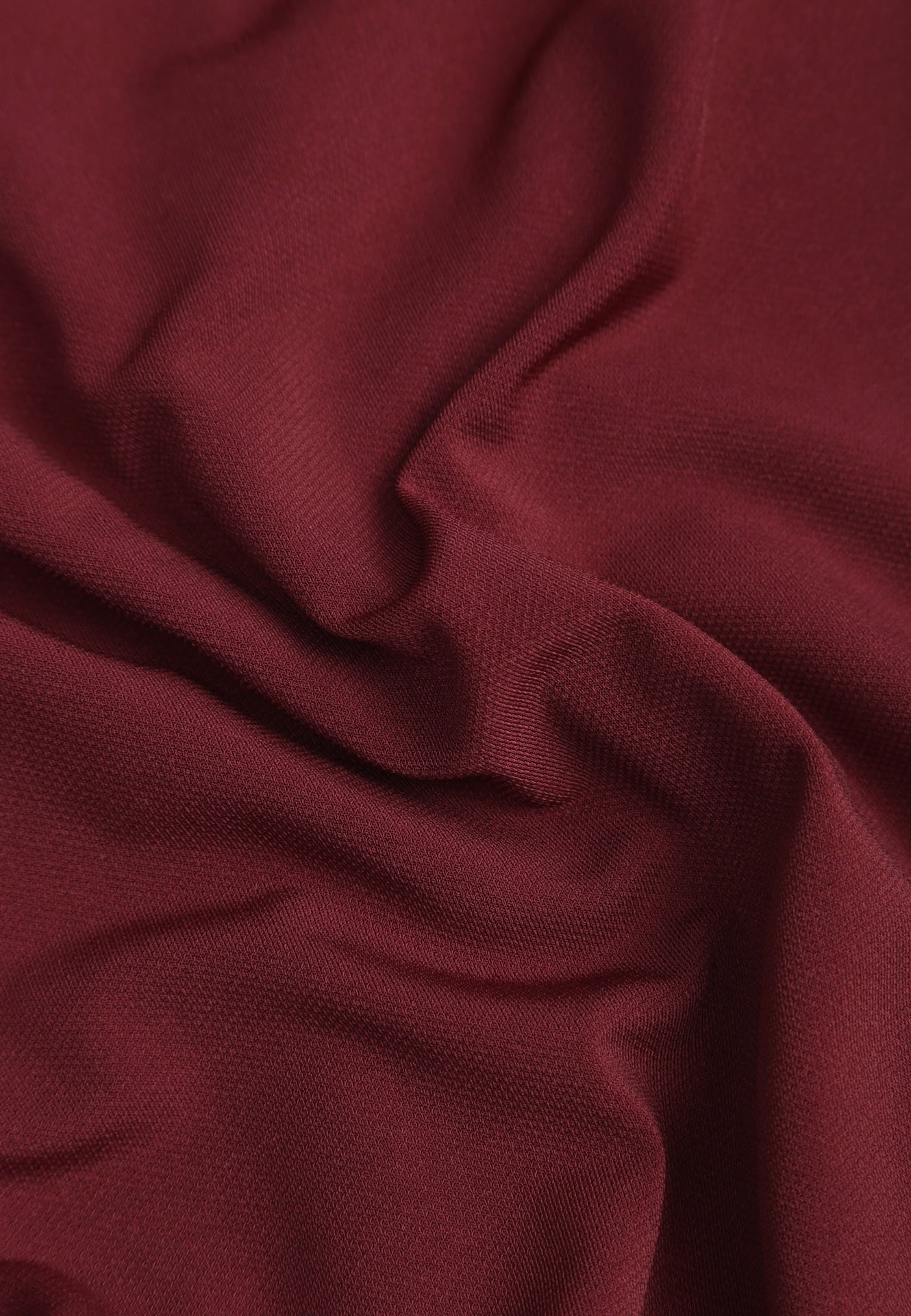 Bordowa Dopasowana Sukienka Koktajlowa Ozdobiona Marszczeniem Besni