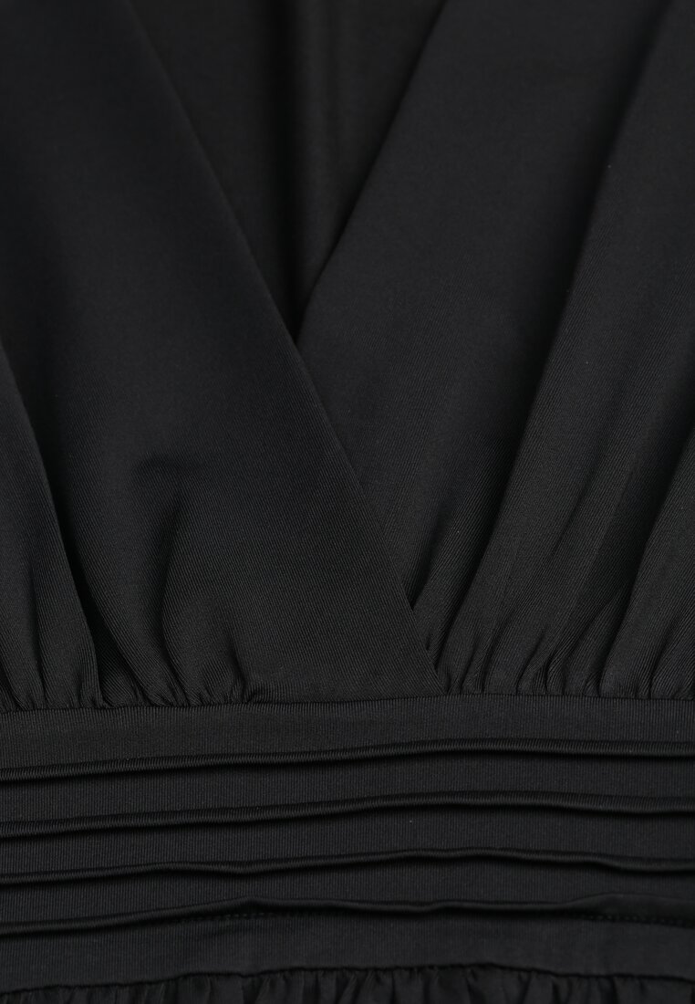 Czarna Sukienka z Wiskozą o Rozkloszowanym Kroju Selaitea