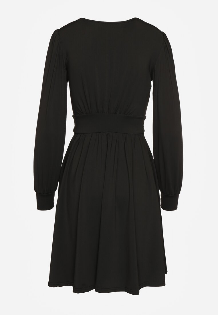 Czarna Sukienka z Wiskozą o Rozkloszowanym Kroju Selaitea