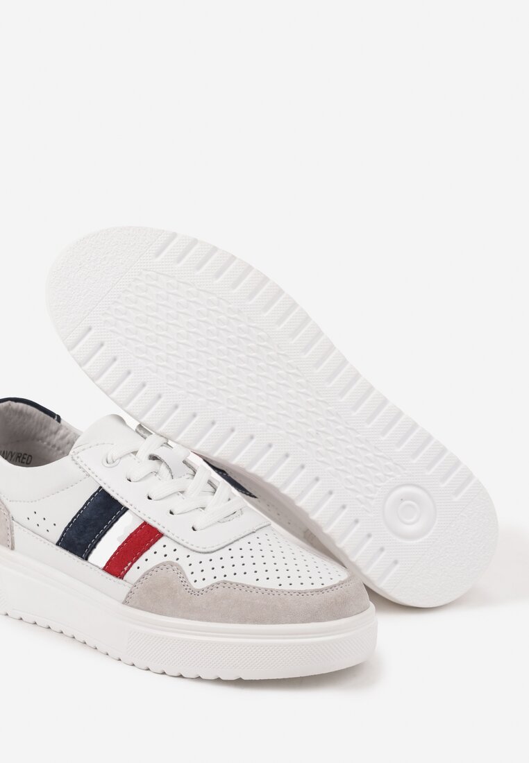 Biało-Granatowe Płaskie Sneakersy ze Skóry Naturalnej Ozdobione Paskami i Perforacją Floriwa